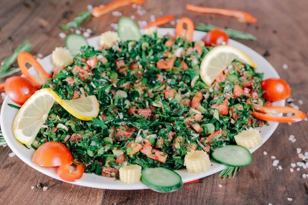 Frisse Salade Plate Met Gemengde Greens — Stockfoto