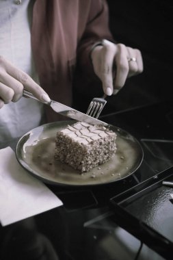 Masada lezzetli bir pasta var.