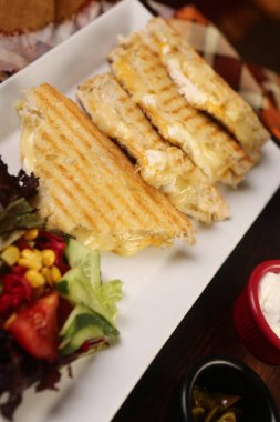 Geleneksel Türk tostu, lezzetli kahvaltı