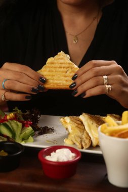 Geleneksel Türk tostu, lezzetli kahvaltı