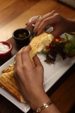 Geleneksel Türk tostu, lezzetli kahvaltı