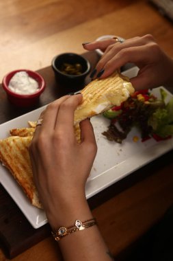 Geleneksel Türk tostu, lezzetli kahvaltı