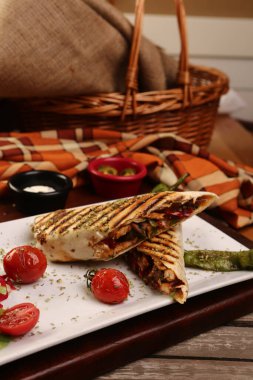 Lezzetli ve ızgara sandviç.