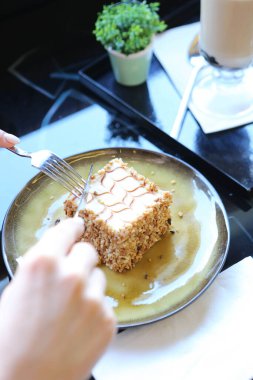 Masada lezzetli bir pasta var.