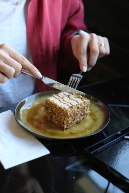 Masada lezzetli bir pasta var.