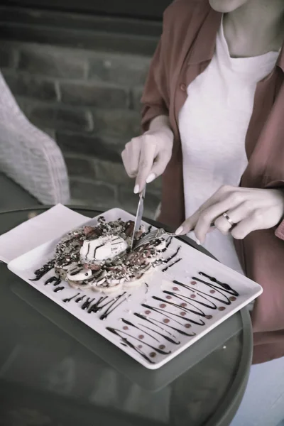 Läcker Våffla Med Chokladsås — Stockfoto