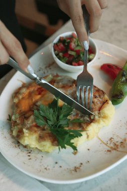 Masada nefis et yemeği. 