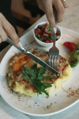 Masada nefis et yemeği. 
