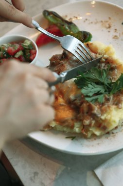 Masada nefis et yemeği. 