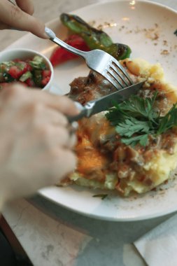 Masada nefis et yemeği. 