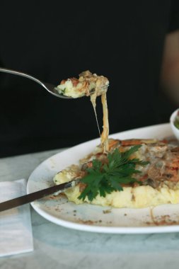 Masada nefis et yemeği. 