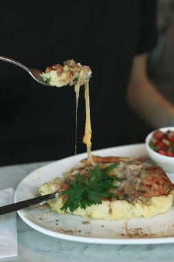 Masada nefis et yemeği. 