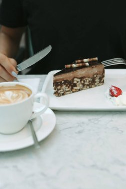 Masada lezzetli bir pasta var.