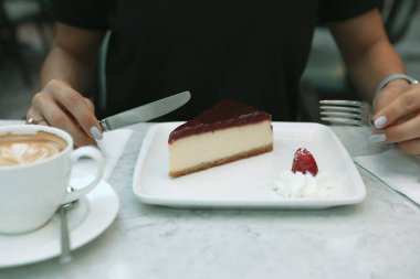 Masada lezzetli bir pasta var.