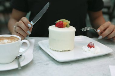 Masada lezzetli bir pasta var.