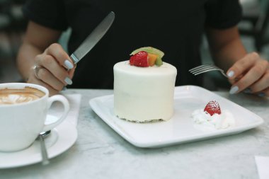 Masada lezzetli bir pasta var.