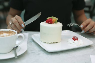 Masada lezzetli bir pasta var.