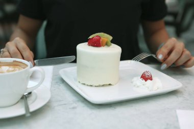 Masada lezzetli bir pasta var.