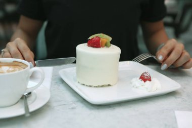 Masada lezzetli bir pasta var.