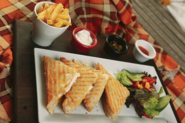 Geleneksel Türk tostu, lezzetli kahvaltı