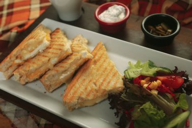 Geleneksel Türk tostu, lezzetli kahvaltı