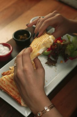 Geleneksel Türk tostu, lezzetli kahvaltı