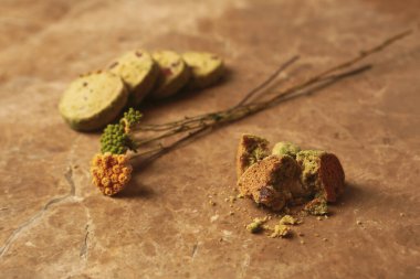 Koyu çikolata parçaları ile tanımlama