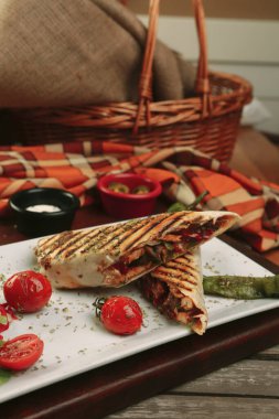 Lezzetli ve ızgara sandviç.