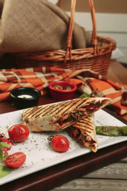 Lezzetli ve ızgara sandviç.