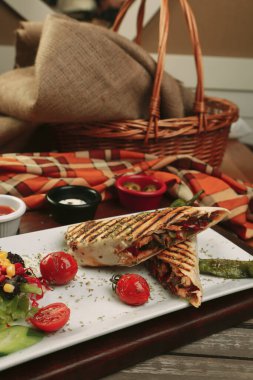 Lezzetli ve ızgara sandviç.