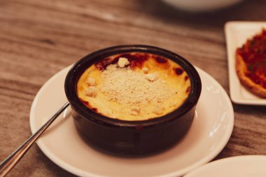 Geleneksel Türk sütlü pudingi.