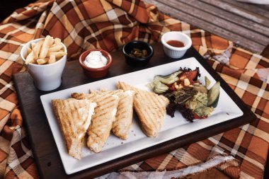 Geleneksel Türk tostu, lezzetli kahvaltı