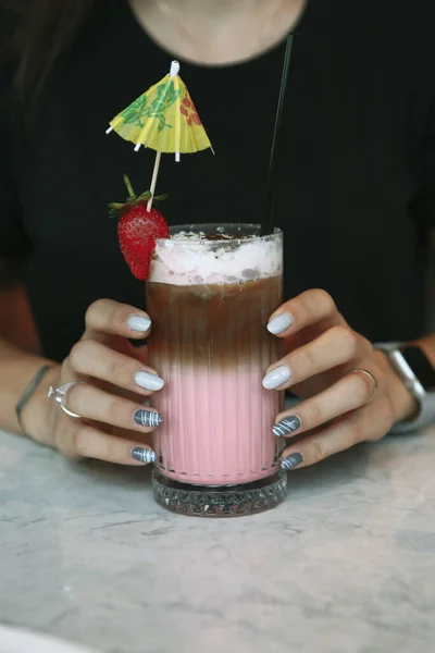 Café Gelado Com Leite Café Gelado Com Leite Mulher Segurando — Fotografia de Stock