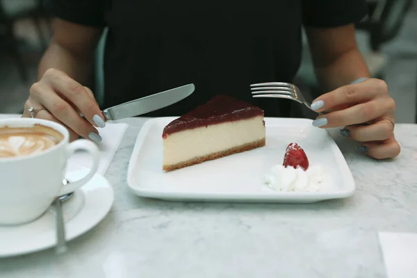 맛있는 케이크가 이사회 — 스톡 사진