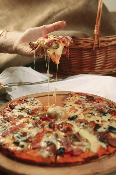 Deliciosa Mistura Pizza Comida Italiana — Fotografia de Stock