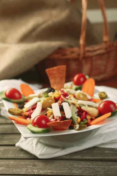 혼합된 야채와 신선한 샐러드 플레이트 — 스톡 사진