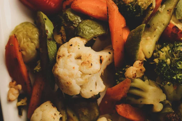 健康的な野菜料理 カリフラワーとブロッコリー — ストック写真