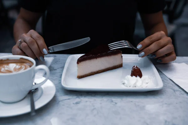 Egy Szelet Finom Torta Egy Csésze Kávé — Stock Fotó