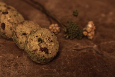 Koyu çikolata parçaları ile tanımlama