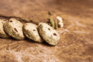 Koyu çikolata parçaları ile tanımlama