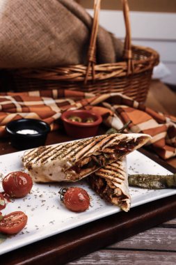 Lezzetli ve ızgara sandviç.