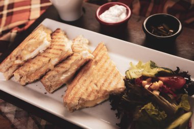 Geleneksel Türk tostu, lezzetli kahvaltı