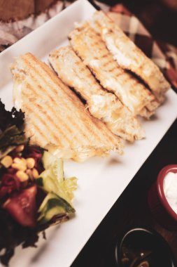 Geleneksel Türk tostu, lezzetli kahvaltı