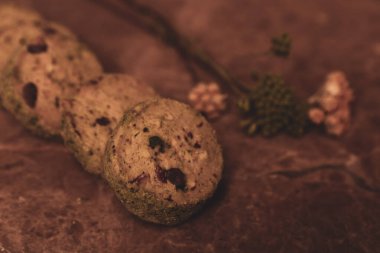 Koyu çikolata parçaları ile tanımlama