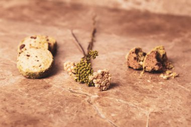 Koyu çikolata parçaları ile tanımlama