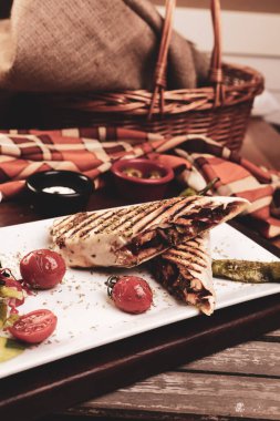 Lezzetli ve ızgara sandviç.