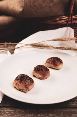 Koyu çikolata parçaları ile tanımlama