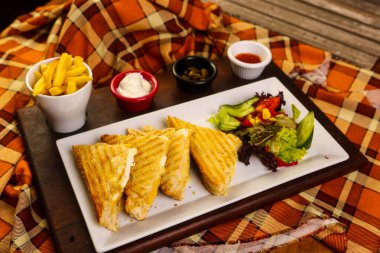 Geleneksel Türk tostu, lezzetli kahvaltı