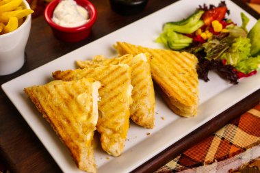 Geleneksel Türk tostu, lezzetli kahvaltı