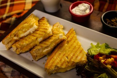 Geleneksel Türk tostu, lezzetli kahvaltı